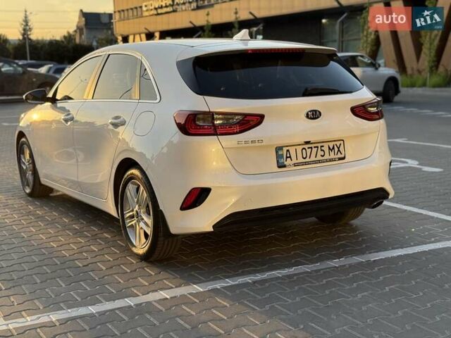 Белый Киа Сид, объемом двигателя 1.59 л и пробегом 128 тыс. км за 16000 $, фото 22 на Automoto.ua