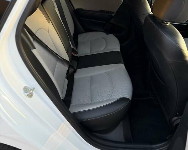 Белый Киа Сид, объемом двигателя 1.59 л и пробегом 128 тыс. км за 16000 $, фото 8 на Automoto.ua