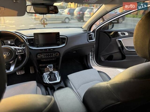 Белый Киа Сид, объемом двигателя 1.59 л и пробегом 128 тыс. км за 16000 $, фото 1 на Automoto.ua