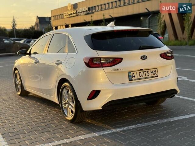 Белый Киа Сид, объемом двигателя 1.59 л и пробегом 128 тыс. км за 16000 $, фото 19 на Automoto.ua