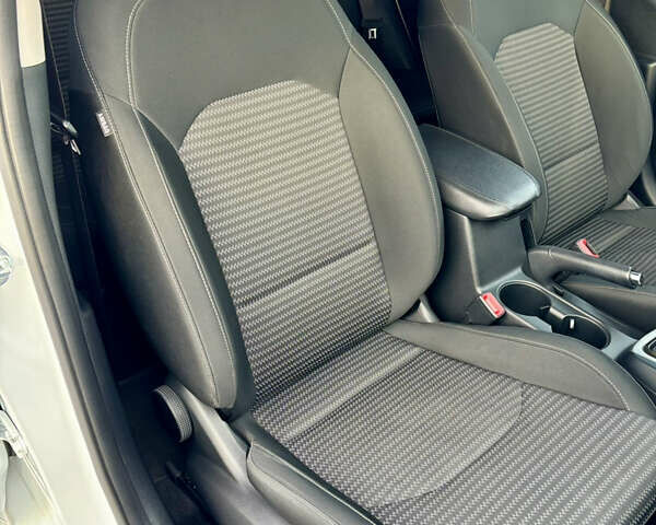 Білий Кіа Сід, об'ємом двигуна 1.59 л та пробігом 75 тис. км за 17800 $, фото 24 на Automoto.ua