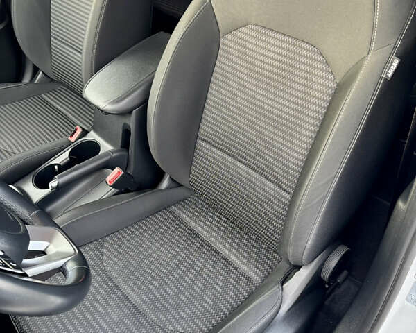 Білий Кіа Сід, об'ємом двигуна 1.59 л та пробігом 75 тис. км за 17800 $, фото 16 на Automoto.ua