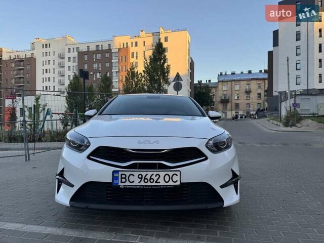 Білий Кіа Сід, об'ємом двигуна 1.59 л та пробігом 32 тис. км за 17950 $, фото 10 на Automoto.ua