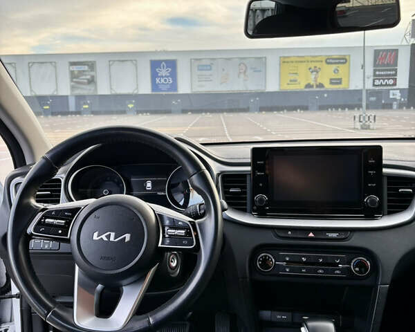 Білий Кіа Сід, об'ємом двигуна 1.59 л та пробігом 75 тис. км за 17800 $, фото 18 на Automoto.ua