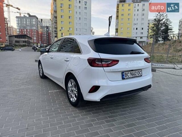 Білий Кіа Сід, об'ємом двигуна 1.59 л та пробігом 32 тис. км за 17950 $, фото 4 на Automoto.ua