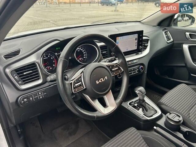 Белый Киа Сид, объемом двигателя 1.59 л и пробегом 76 тыс. км за 16300 $, фото 6 на Automoto.ua