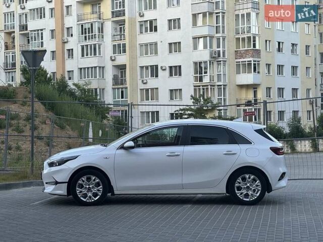 Белый Киа Сид, объемом двигателя 1.59 л и пробегом 27 тыс. км за 17900 $, фото 12 на Automoto.ua