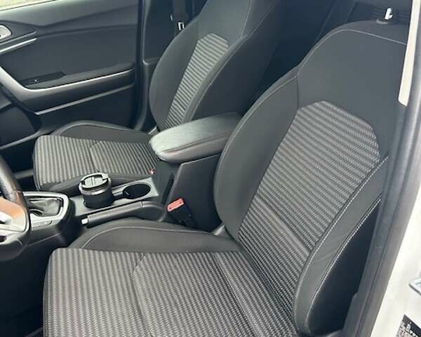 Белый Киа Сид, объемом двигателя 1.59 л и пробегом 76 тыс. км за 16300 $, фото 4 на Automoto.ua
