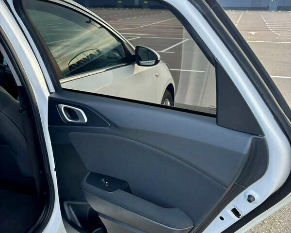 Білий Кіа Сід, об'ємом двигуна 1.59 л та пробігом 75 тис. км за 17800 $, фото 27 на Automoto.ua