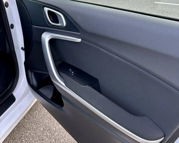 Білий Кіа Сід, об'ємом двигуна 1.59 л та пробігом 75 тис. км за 17800 $, фото 23 на Automoto.ua