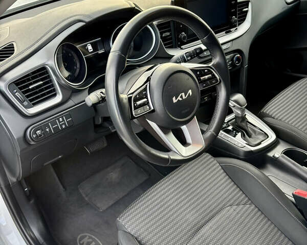 Білий Кіа Сід, об'ємом двигуна 1.59 л та пробігом 75 тис. км за 17800 $, фото 15 на Automoto.ua