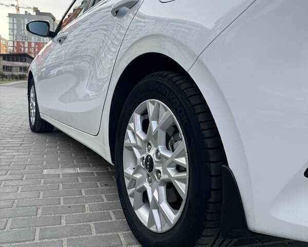 Білий Кіа Сід, об'ємом двигуна 1.59 л та пробігом 32 тис. км за 17950 $, фото 17 на Automoto.ua