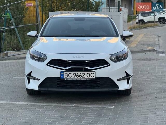Білий Кіа Сід, об'ємом двигуна 1.59 л та пробігом 32 тис. км за 17950 $, фото 3 на Automoto.ua
