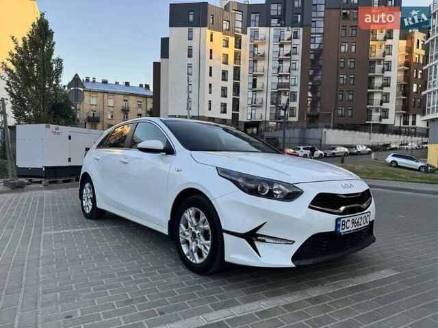Білий Кіа Сід, об'ємом двигуна 1.59 л та пробігом 32 тис. км за 17950 $, фото 9 на Automoto.ua