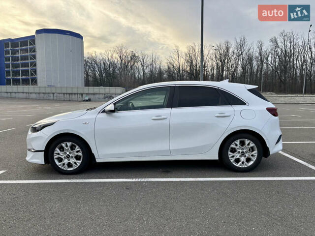 Білий Кіа Сід, об'ємом двигуна 1.59 л та пробігом 75 тис. км за 17800 $, фото 5 на Automoto.ua