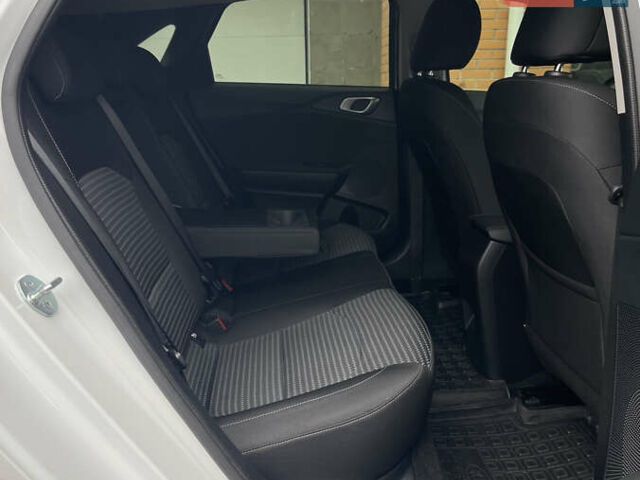 Білий Кіа Сід, об'ємом двигуна 1.6 л та пробігом 30 тис. км за 18900 $, фото 34 на Automoto.ua