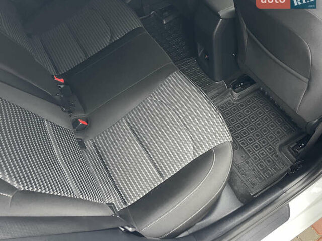 Білий Кіа Сід, об'ємом двигуна 1.6 л та пробігом 30 тис. км за 18900 $, фото 32 на Automoto.ua