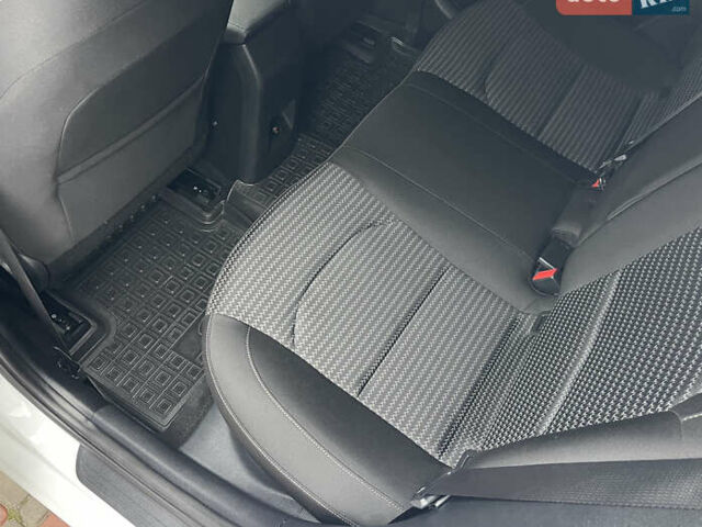 Білий Кіа Сід, об'ємом двигуна 1.6 л та пробігом 30 тис. км за 18900 $, фото 25 на Automoto.ua