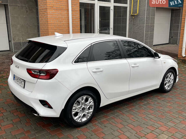 Білий Кіа Сід, об'ємом двигуна 1.6 л та пробігом 30 тис. км за 18900 $, фото 7 на Automoto.ua