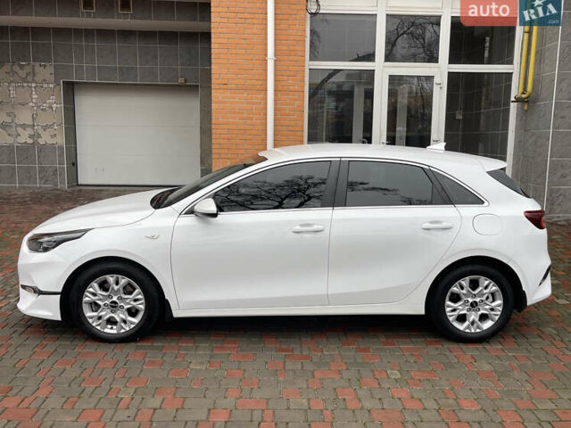 Білий Кіа Сід, об'ємом двигуна 1.6 л та пробігом 30 тис. км за 18900 $, фото 3 на Automoto.ua