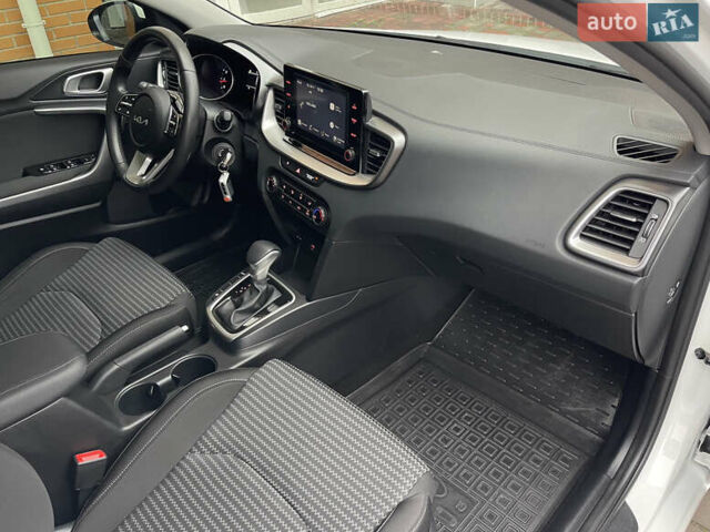 Білий Кіа Сід, об'ємом двигуна 1.6 л та пробігом 30 тис. км за 18900 $, фото 29 на Automoto.ua