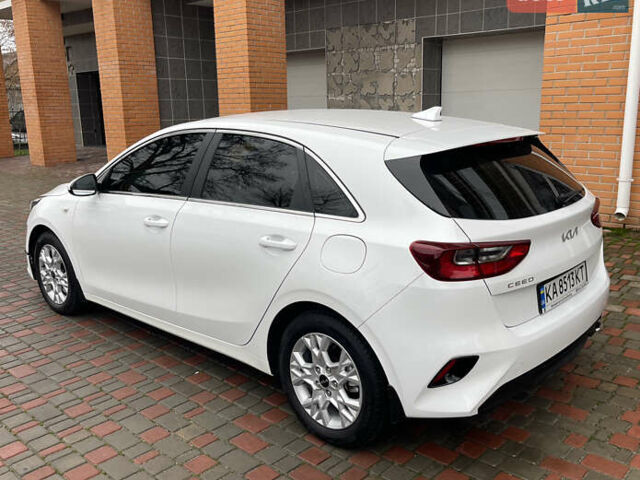 Білий Кіа Сід, об'ємом двигуна 1.6 л та пробігом 30 тис. км за 18900 $, фото 5 на Automoto.ua