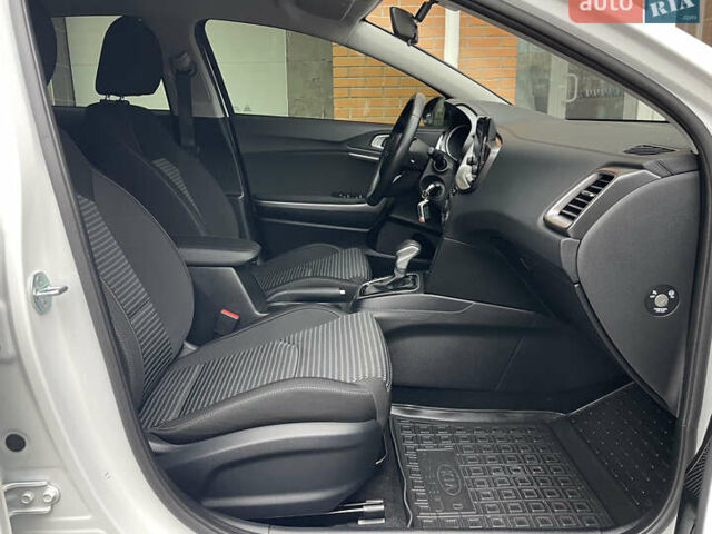 Білий Кіа Сід, об'ємом двигуна 1.6 л та пробігом 30 тис. км за 18900 $, фото 30 на Automoto.ua