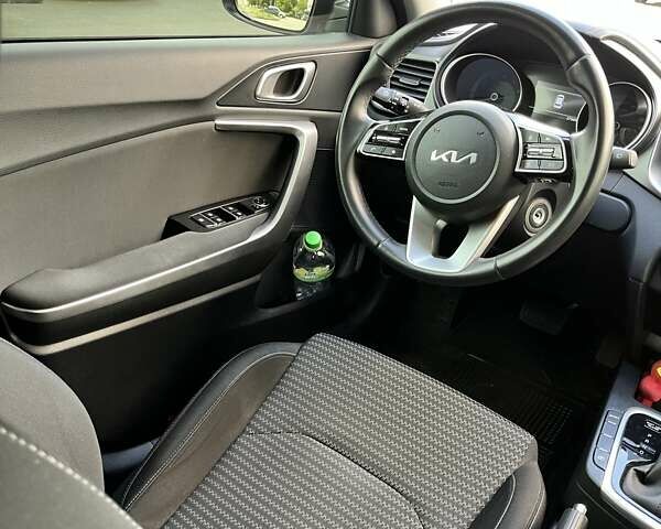 Белый Киа Сид, объемом двигателя 1.6 л и пробегом 30 тыс. км за 17005 $, фото 5 на Automoto.ua