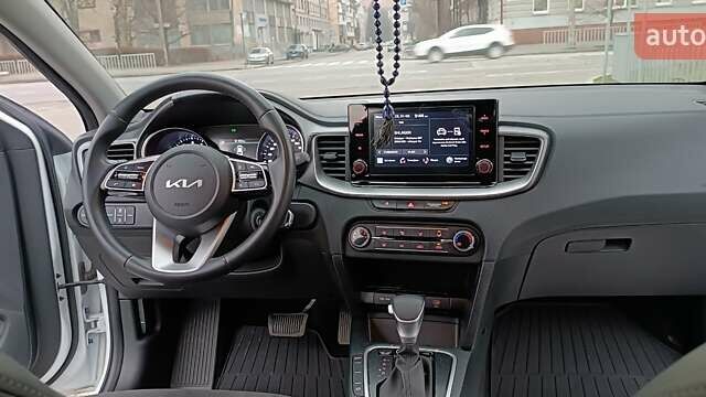 Белый Киа Сид, объемом двигателя 1.59 л и пробегом 33 тыс. км за 18100 $, фото 5 на Automoto.ua
