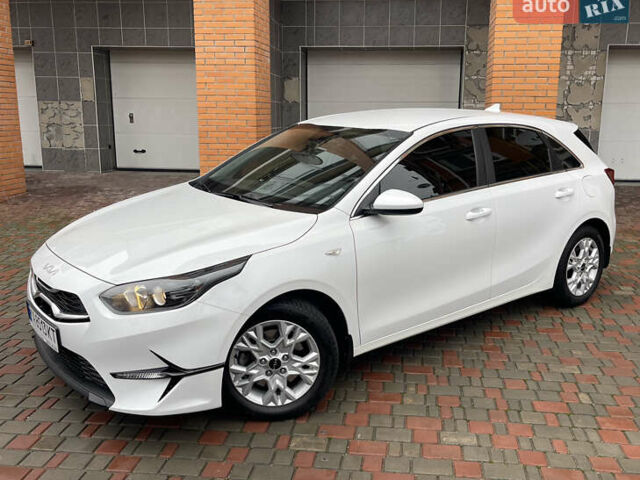 Білий Кіа Сід, об'ємом двигуна 1.6 л та пробігом 30 тис. км за 18900 $, фото 15 на Automoto.ua