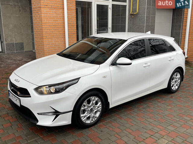 Білий Кіа Сід, об'ємом двигуна 1.6 л та пробігом 30 тис. км за 18900 $, фото 10 на Automoto.ua