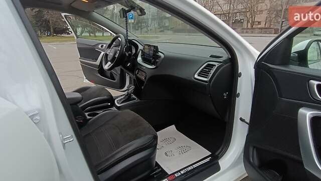 Белый Киа Сид, объемом двигателя 1.59 л и пробегом 33 тыс. км за 18100 $, фото 6 на Automoto.ua