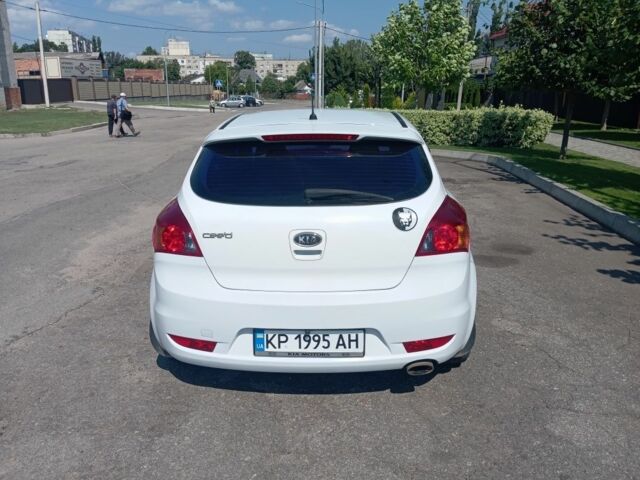 Белый Киа Сид, объемом двигателя 1.4 л и пробегом 272 тыс. км за 5100 $, фото 4 на Automoto.ua