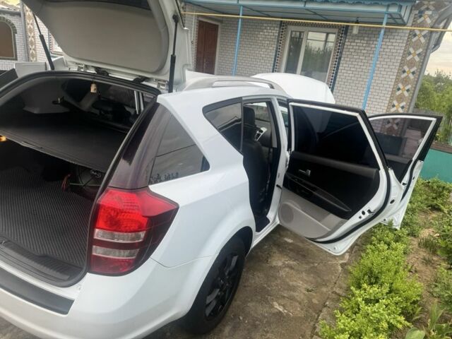 Белый Киа Сид, объемом двигателя 1.6 л и пробегом 386 тыс. км за 4800 $, фото 7 на Automoto.ua