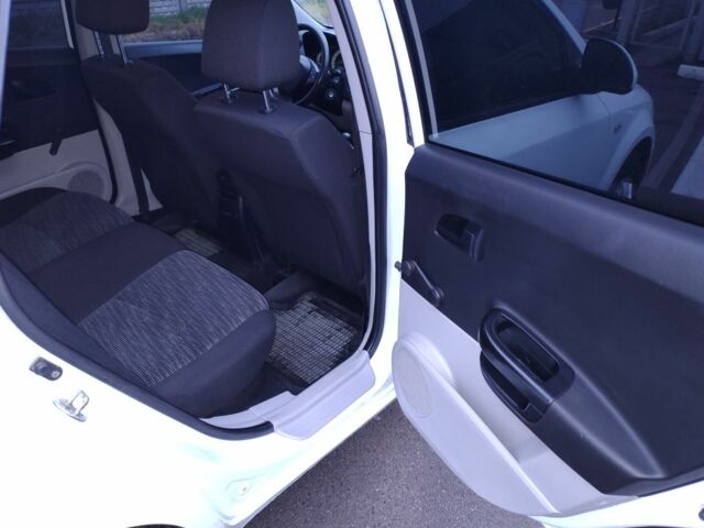 Белый Киа Сид, объемом двигателя 1.6 л и пробегом 230 тыс. км за 4999 $, фото 5 на Automoto.ua