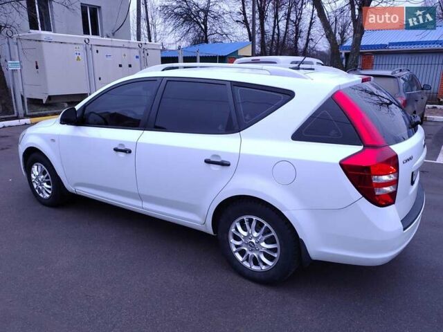 Белый Киа Сид, объемом двигателя 1.6 л и пробегом 230 тыс. км за 4999 $, фото 2 на Automoto.ua