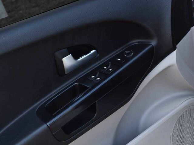 Белый Киа Сид, объемом двигателя 1.4 л и пробегом 252 тыс. км за 5499 $, фото 9 на Automoto.ua