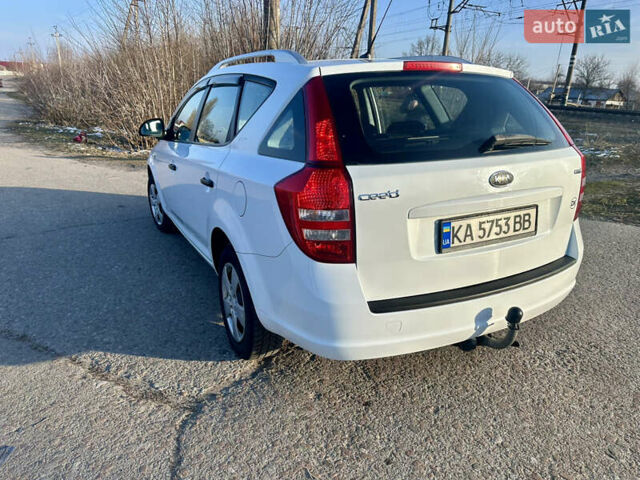Белый Киа Сид, объемом двигателя 1.58 л и пробегом 307 тыс. км за 4950 $, фото 10 на Automoto.ua