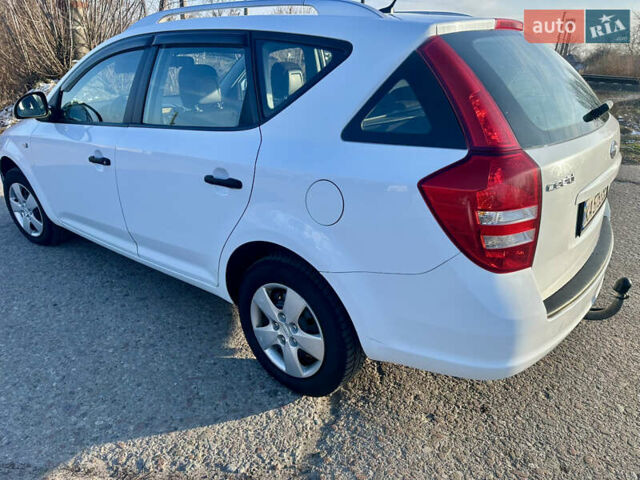 Белый Киа Сид, объемом двигателя 1.58 л и пробегом 307 тыс. км за 4950 $, фото 9 на Automoto.ua