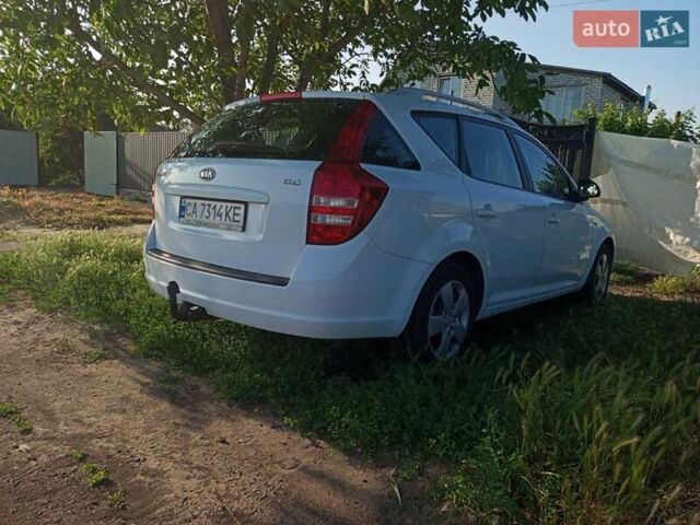 Белый Киа Сид, объемом двигателя 1.58 л и пробегом 290 тыс. км за 6200 $, фото 3 на Automoto.ua