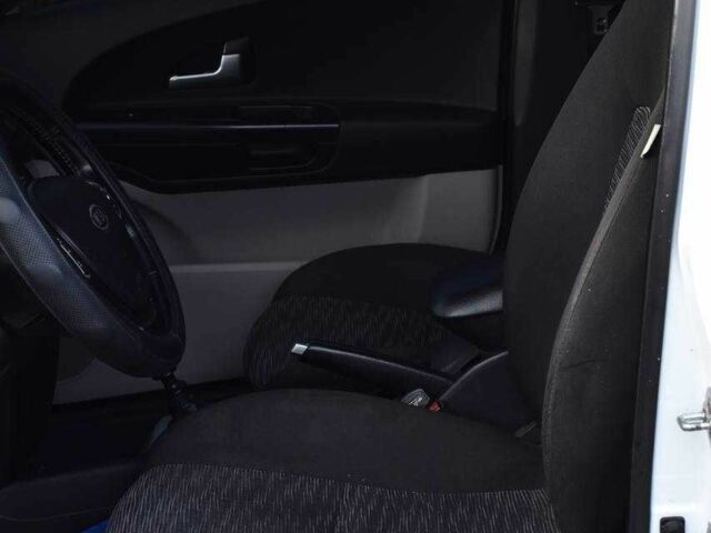 Белый Киа Сид, объемом двигателя 1.4 л и пробегом 252 тыс. км за 5499 $, фото 6 на Automoto.ua
