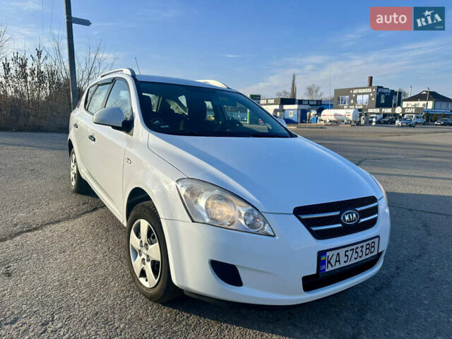 Белый Киа Сид, объемом двигателя 1.58 л и пробегом 307 тыс. км за 4950 $, фото 13 на Automoto.ua