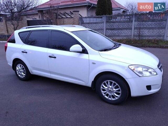 Белый Киа Сид, объемом двигателя 1.6 л и пробегом 230 тыс. км за 4999 $, фото 5 на Automoto.ua