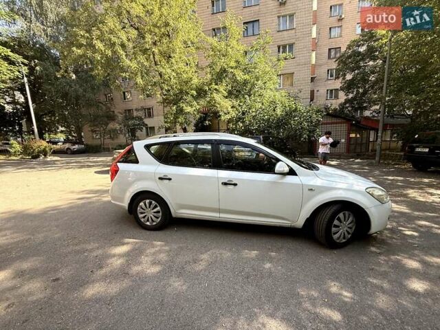 Білий Кіа Сід, об'ємом двигуна 1.59 л та пробігом 220 тис. км за 6200 $, фото 2 на Automoto.ua