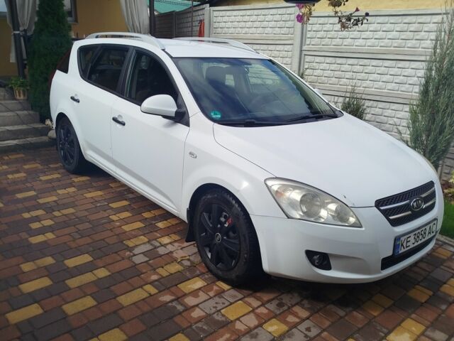 Белый Киа Сид, объемом двигателя 1.6 л и пробегом 380 тыс. км за 5700 $, фото 5 на Automoto.ua