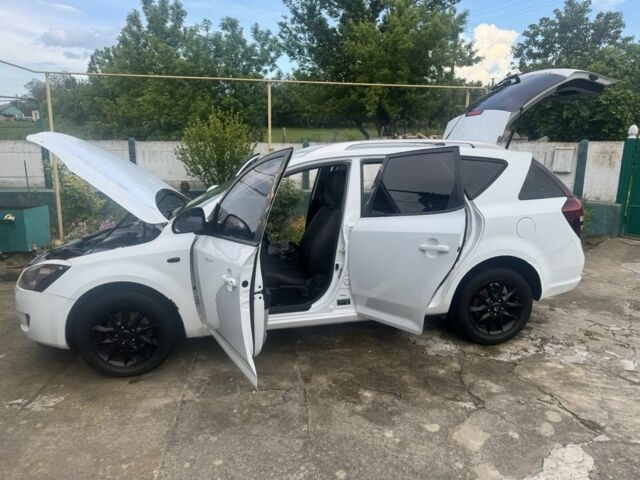 Белый Киа Сид, объемом двигателя 1.6 л и пробегом 386 тыс. км за 4800 $, фото 9 на Automoto.ua