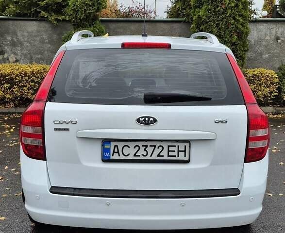 Киа Сид 2008 в Луцке на Automoto.ua Белый Киа Сид, объемом двигателя 1.6 л и пробегом 265 тыс. км за 6900 $, фото 9 на Automoto.ua