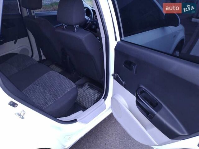 Белый Киа Сид, объемом двигателя 1.6 л и пробегом 230 тыс. км за 4999 $, фото 7 на Automoto.ua