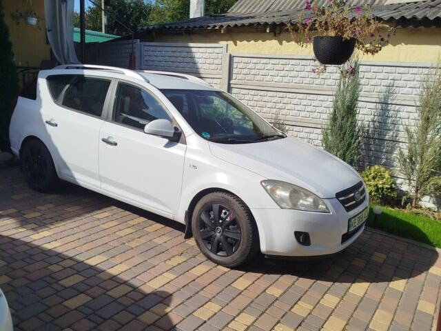 Белый Киа Сид, объемом двигателя 1.6 л и пробегом 380 тыс. км за 5700 $, фото 3 на Automoto.ua