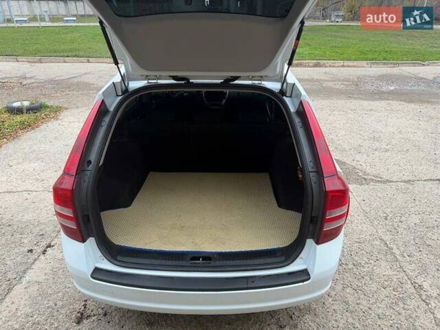 Білий Кіа Сід, об'ємом двигуна 1.4 л та пробігом 250 тис. км за 6400 $, фото 15 на Automoto.ua